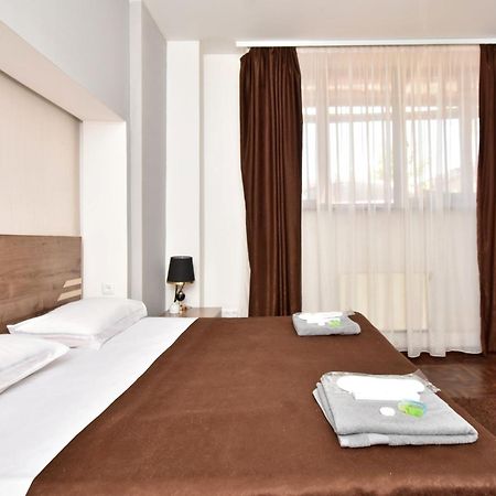 Aaa Hotel Ереван Екстериор снимка