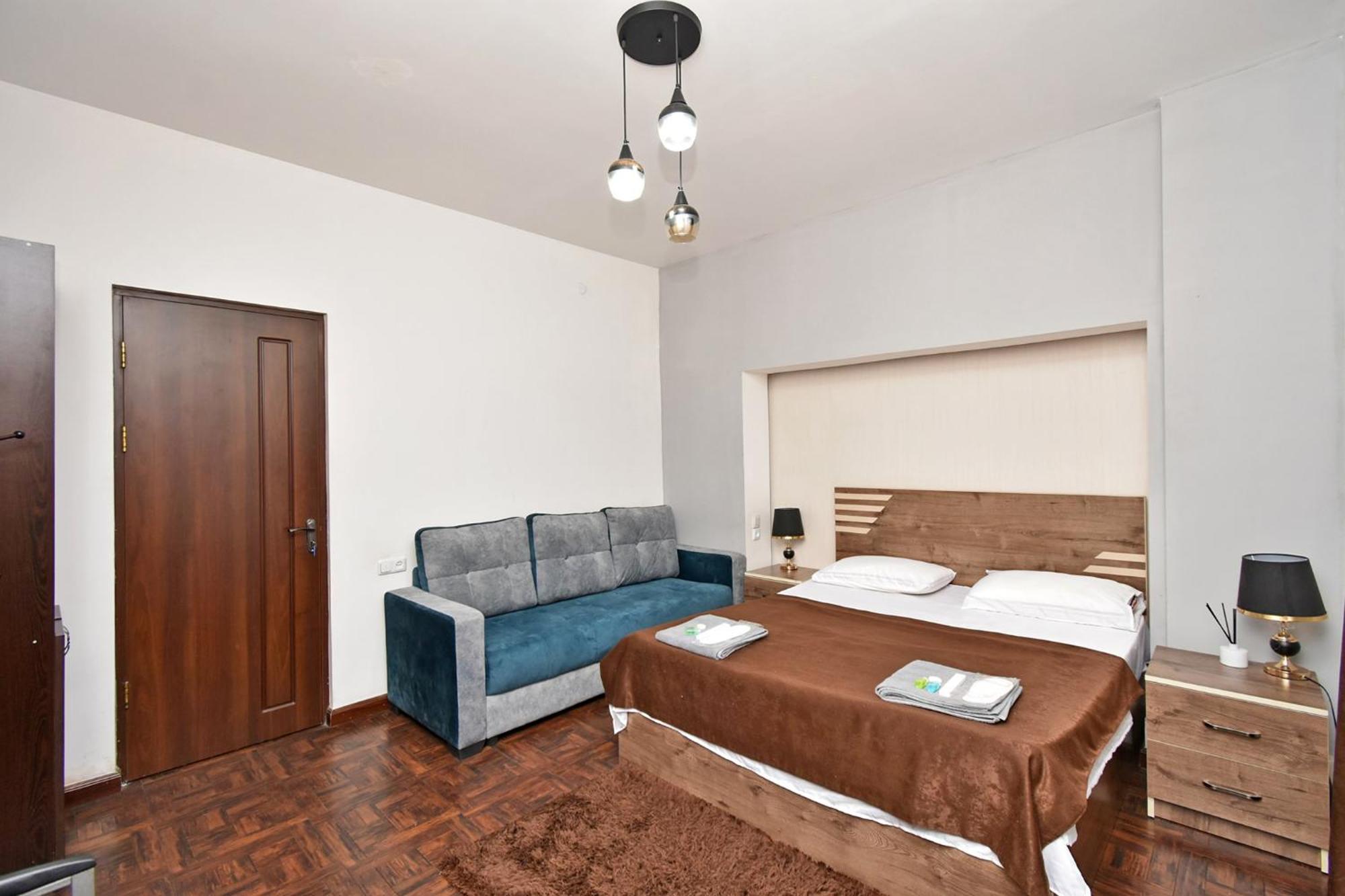 Aaa Hotel Ереван Екстериор снимка
