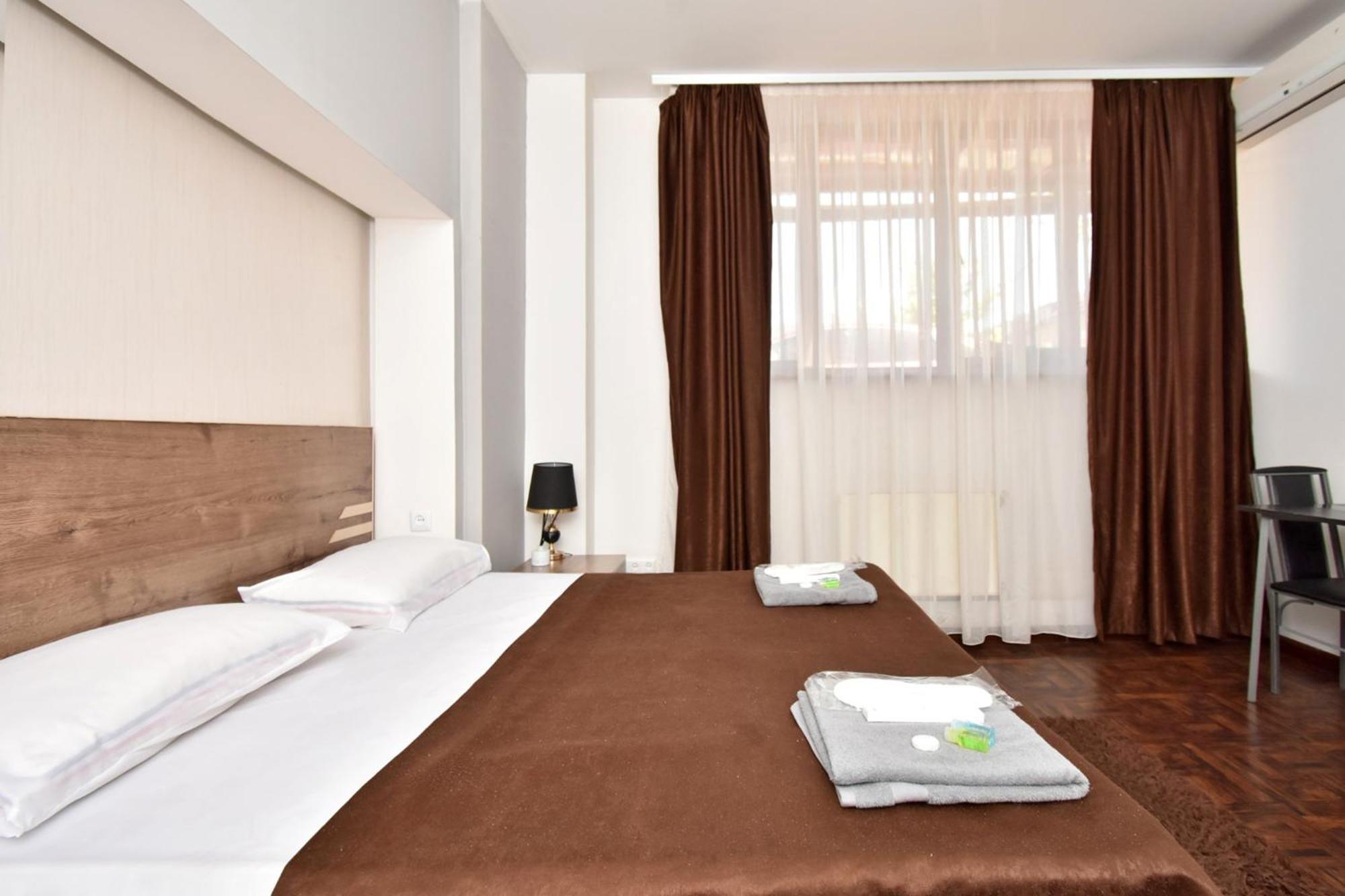 Aaa Hotel Ереван Екстериор снимка